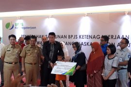 BPJS-TK serahkan santunan delapan korban Lion Air