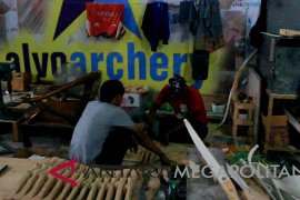 Omset usaha pembuatan panah pemuda Sukabumi mencapai Rp500 juta