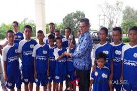 SSB Batu Agung terima uang pembinaan Rp100 juta