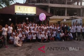 CREA Premium selenggarakan kegiatan "Yoga Tertawa" (video)