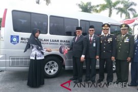 Dinas Pendidikan Babel serahkan bantuan bus sekolah untuk SLB Koba