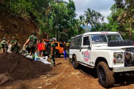 Komunitas IOF Bali bantu TMMD Kodim Karangasem