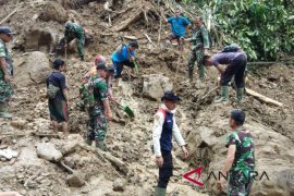 Pencarian korban longsor Nias Selatan dihentikan