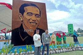 Lukisan Presiden dari sabut kelapa pecahkan rekor Muri