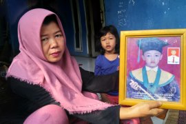 Ibu korban kecelakaan Lion masih harapkan mukjizat