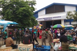 Acting Regent urges people to shop at the Barabai Agribusiness Market