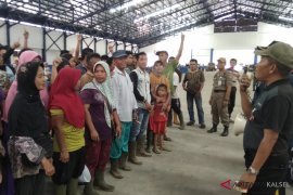 Pedagang ikan yang direlokasi ke pasar Agrobisnis Barabai sempat protes