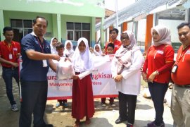 Alfamart Bogor salurkan paket sembako donasi pelanggan