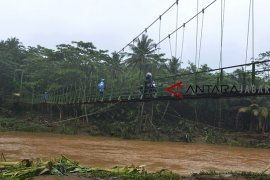 Jembatan gantung alternatif