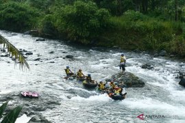 Berwisata Tubing Trip di Desa Alat Hantakan bisa dapat durian gratis