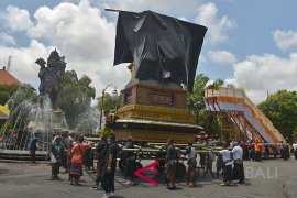 Persiapan Ngaben Puri Denpasar