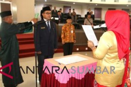 Seorang legislator DPRD Sijunjung ucapan sumpah