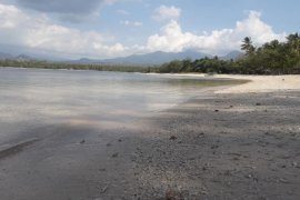 Begini cerita indahnya pasir putih dan beningnya air di Pantai Sira