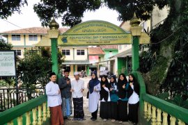 Beasiswa santri dan asatidz sangat dibutuhkan