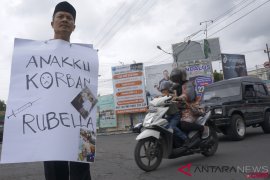 Orangtua dari Anak Korban "Rubella" Aksi Jalan Kaki Tulungagung-Kediri