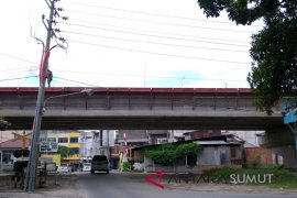 Rel layang kereta api Sumut segera dioperasikan