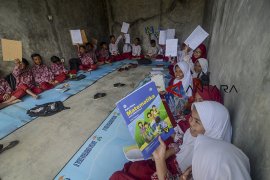 Sekolah mengungsi