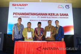 Sharp gelar kelas khusus di SMK Bengkulu