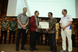 Berhasil Kembangkan UMKM, Jember Terima Penghargaan Natamukti