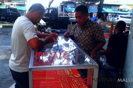 Transaksi emas pinggiran jalan di Ambon mulai ramai