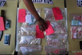 Perampokan emas saat Shalat Jumat, satu orang tertembak