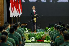 Jokowi: TNI harus rencanakan program hankam jangka menengah dan panjang