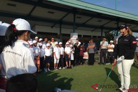 Ariya Jutanugarn berbagi pengalaman dengan pegolf muda Indonesia