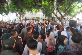 Aksi tutup mulut mahasiswa Unisba warnai acara orasi ilmiah Wapres