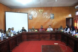 Pemkab Asmat dan Yahukimo bahas pembangunan dermaga di batas wilayah