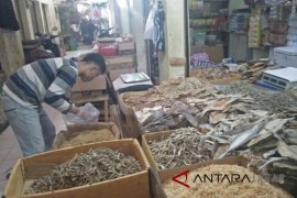 Pedagang ikan Jayanti Cianjur terpaksa berbelanja ke Muara Angke Jakarta