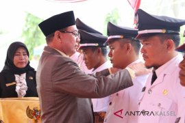 Bupati Lantik Delapan Kepala Desa Kecamatan Hampang