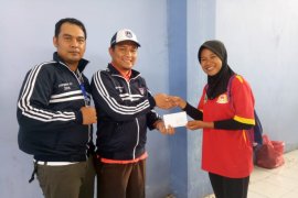 Iqlimatul Aini sumbang emas bagi payakumbuh dari cabor karate