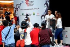 Inul bawa pulang raket bersejarah Jojo