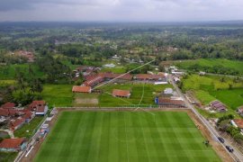 Bangun lapangan berstandar internasional dari DD, berdampak ekonomi