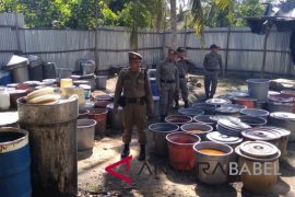 Satpol PP Kabupaten Bangka tertibkan pabrik arak