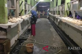 Setiap subuh Pemkab HST lakukan penertiban pedagang di Pasar Keramat