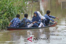 PELAJAR TERDAMPAK BANJIR Page 1 Small