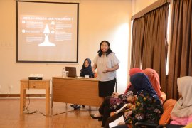 Sebanyak 40 pegawai IPB berlatih menjadi pembawa acara