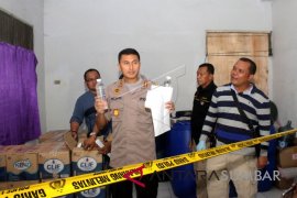 PENGUNGKAPAN RUMAH INDUSTRI PEMBUATAN MIRAS CIU