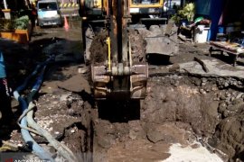 Ribuan Warga Terkena Dampak Pipa Utama PDAM Ngagel Surabaya Bocor