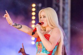 rapper Iggy Azalea akhirnya dapat kontrak 2,7 juta dollar