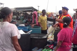 Satpol air Kotabaru peduli masyarakat pesisir kekeringan