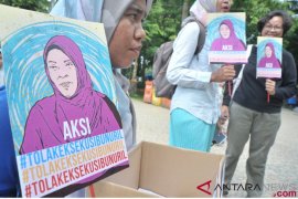 Baiq Nuril sampaikan terimakasih kepada Presiden Jokowi