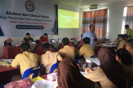 Peningkatan literasi media masyarakat Labusel