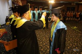 Rektor Unhi minta alumni pecahkan masalah daerah