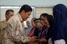 Wali Kota Kediri Serahkan BLSM untuk Warga Kurang Mampu