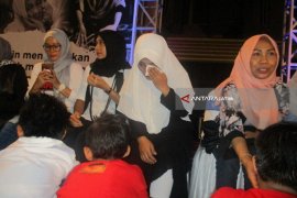 100-an Anak di Kediri Ikut Kegiatan Basuh Kaki Ibunya