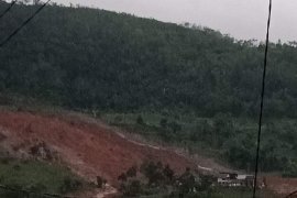 SAR gabungan evakuasi korban  longsor di Sukabumi