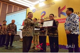 Bantu tekan pengangguran, "Alfamart Class" terima penghargaan Mendikbud-Menko Perekonomian