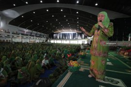 Program 100 Hari Pertama Kerja Khofifah: "One Pesantren One Program"